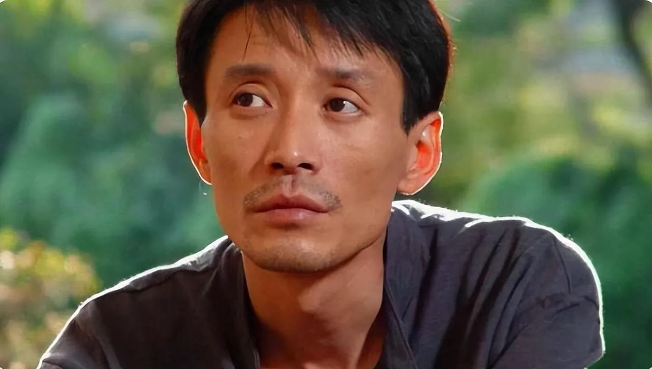 刚刚知道，江珊的现任丈夫是田小洁，这个个子矮矮的“小男人”。
曾经看过电视剧《大