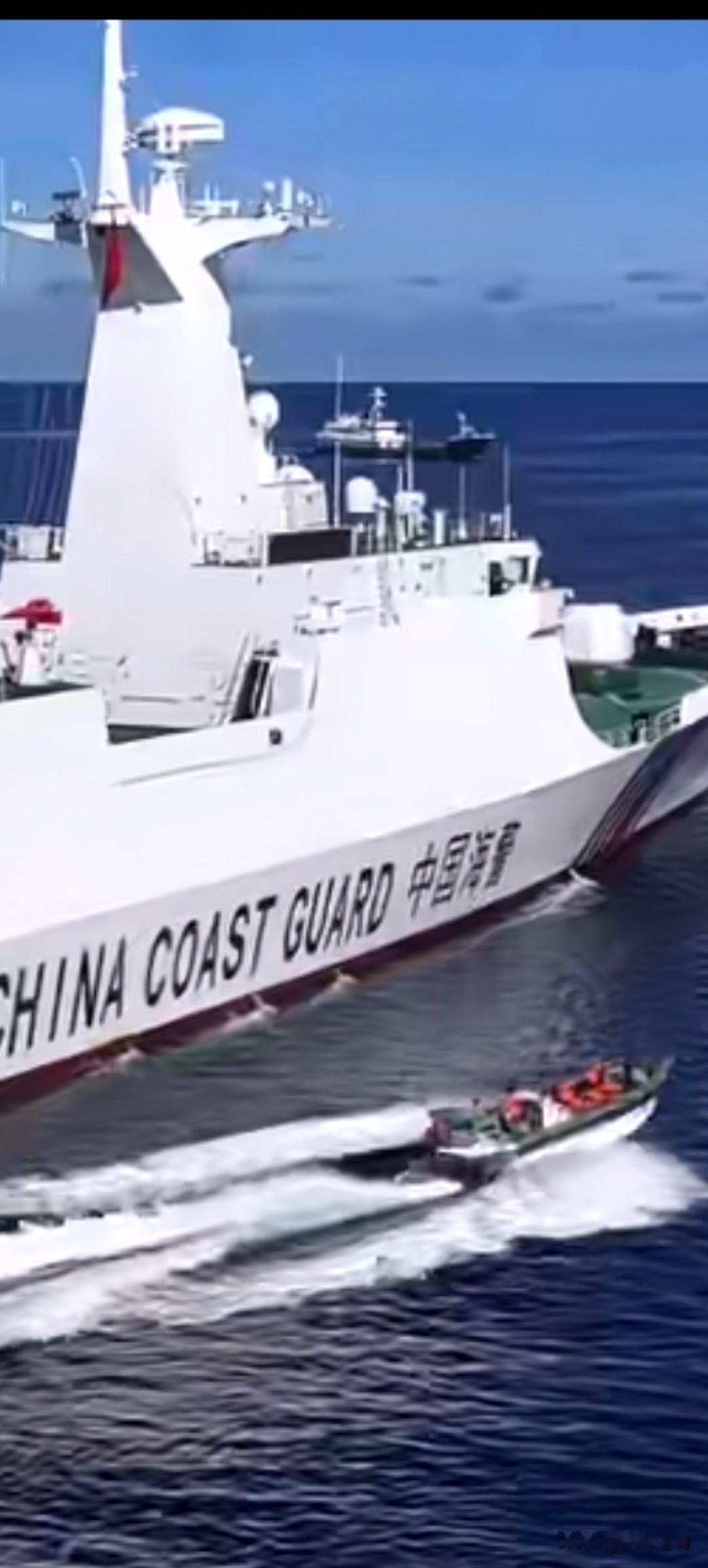 中国海警在黄岩岛一个演练动作，让菲律宾压力山大!
日前，中国海警在黄岩岛海域，展