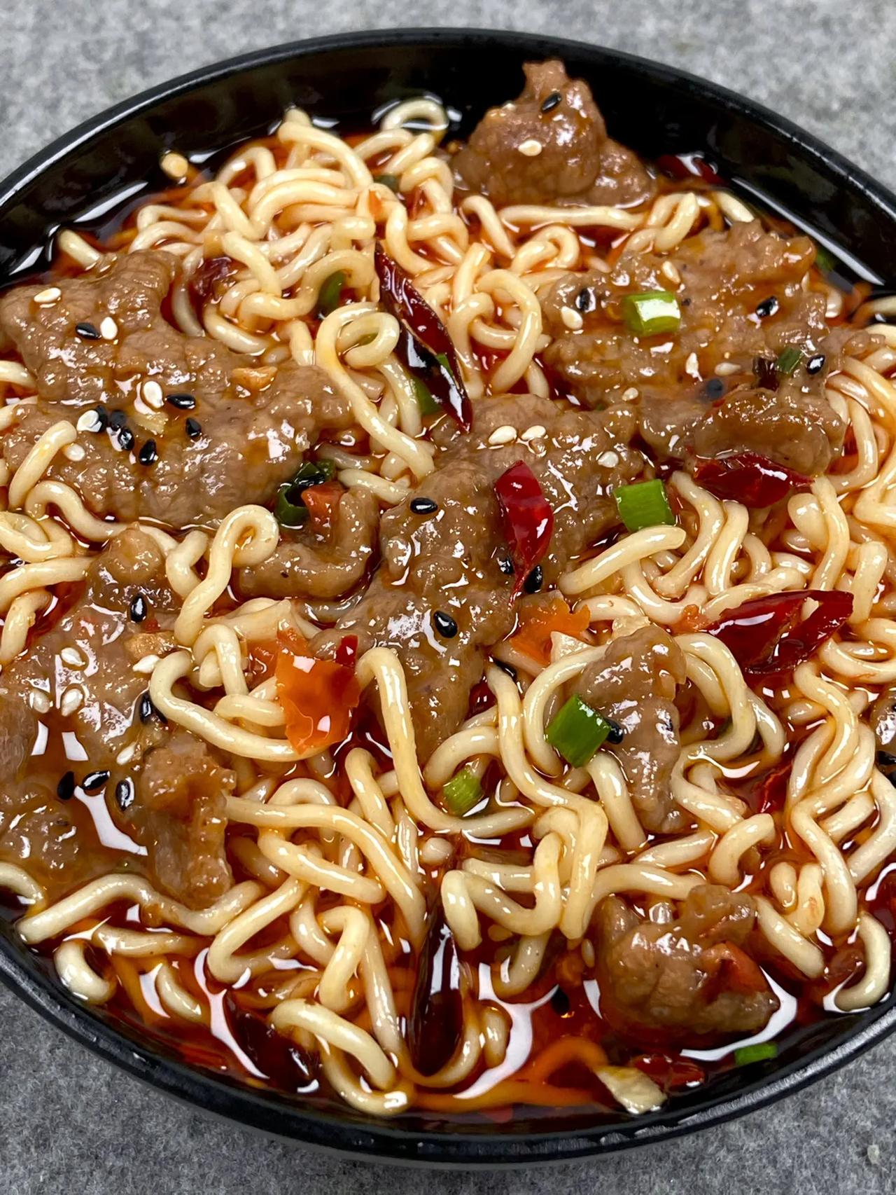 在家也可以做好吃的香辣牛肉面!	
       求大数据把这碗面推荐给所有爱吃面