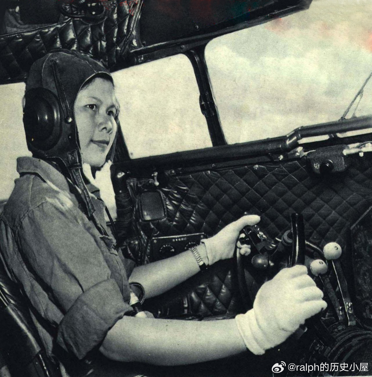 1962年8月人民画报，伍竹迪，新中国第一批女航空员中的一个历史影像