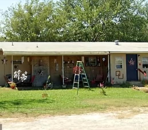 “这就是命啊！”近日，美国，一成功抗癌五次的女子正在家中休假时，突然听到家中背北