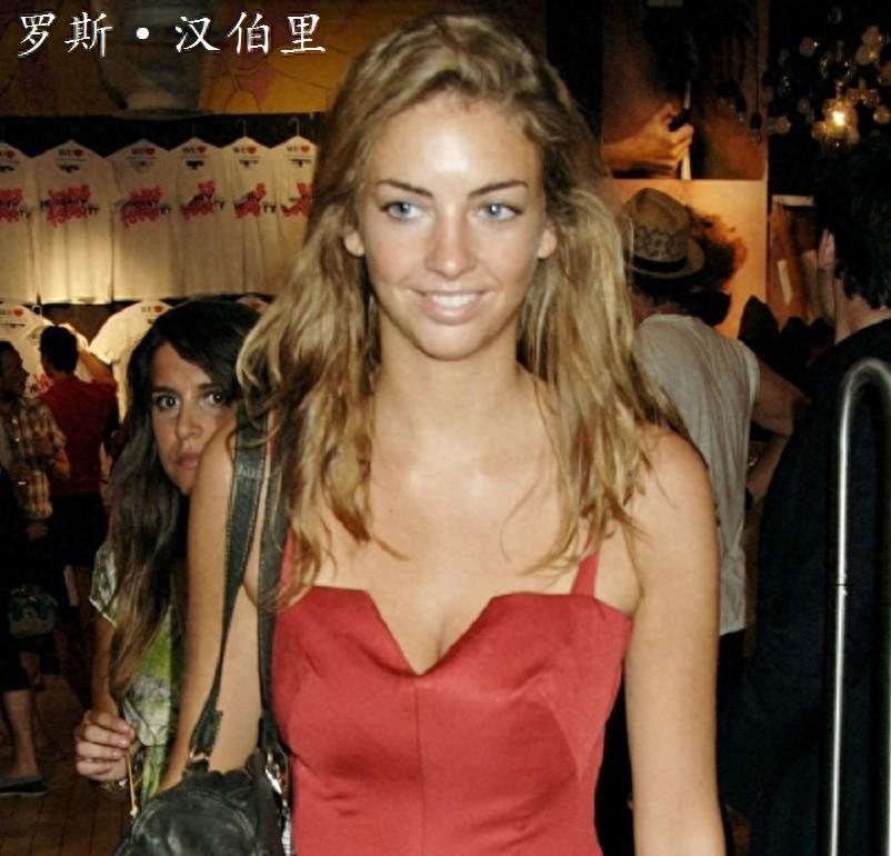 18岁时的罗斯，高级脸配曼妙身材，有一种贵族女子与生俱来的高贵冷艳！难怪这么多年