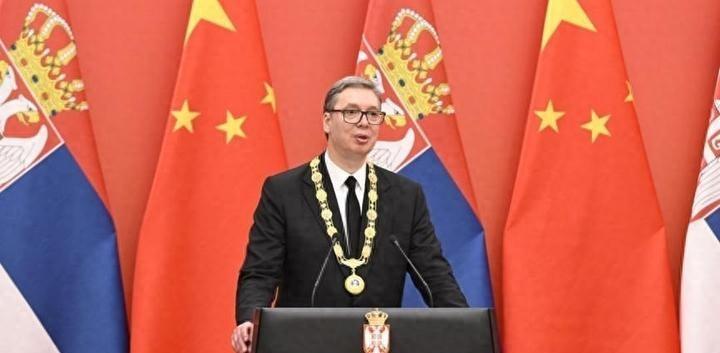 布拉格的灯火，贝尔格莱德的街道，北京的大礼堂——过去这一周，欧亚大陆的两端被同一
