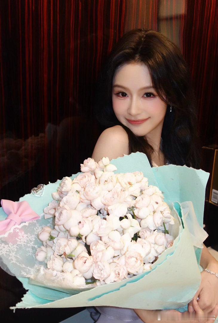 余茵谈出演乖乖女原因机会从来都是留给肯用心的人，沉下心抠每一处表演细节，才把乖乖