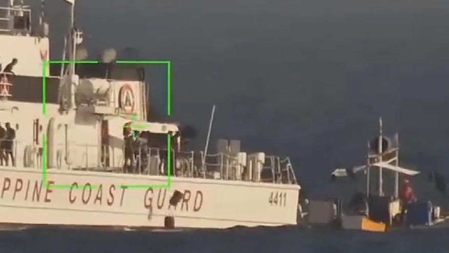 能清晰抓拍，说明一切尽在掌控中。菲律宾海警在南海投放不明物体。这是美日在此诲底投