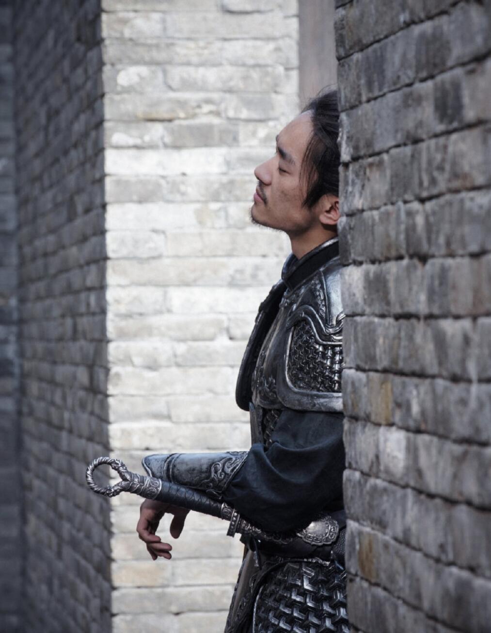 易烊千玺这回也是瘦了不少真奇怪我不追易烊千玺也知道，此男不是一直瘦瘦美美的吗易烊