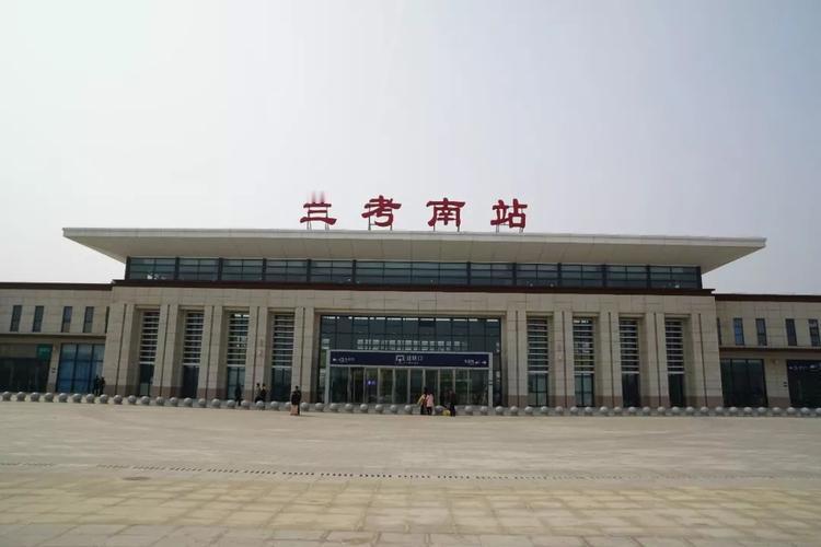 为什么说“兰考南站”等于“杞县北站”呢？
说“兰考南站等于杞县北站”，是当地百姓