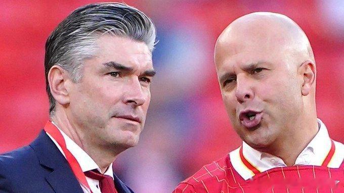 绿帽哥透露斯洛特已就转会操作及球队当前表现，与利物浦进行了直接沟通。斯洛特的续约