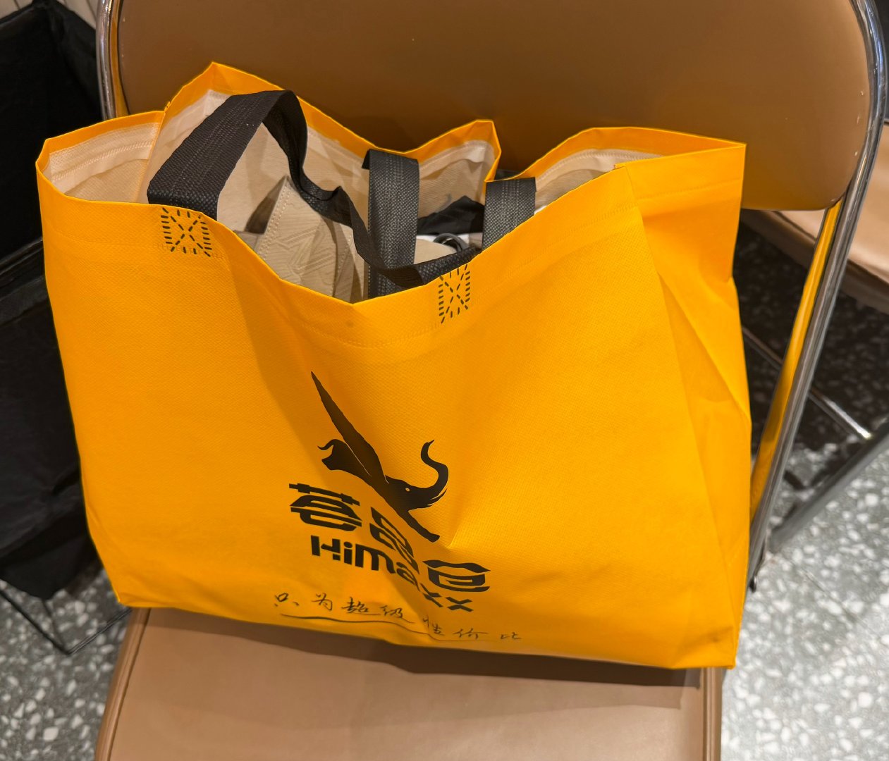 男生买衣服就是简单四件衣服两条裤子800全部搞定 