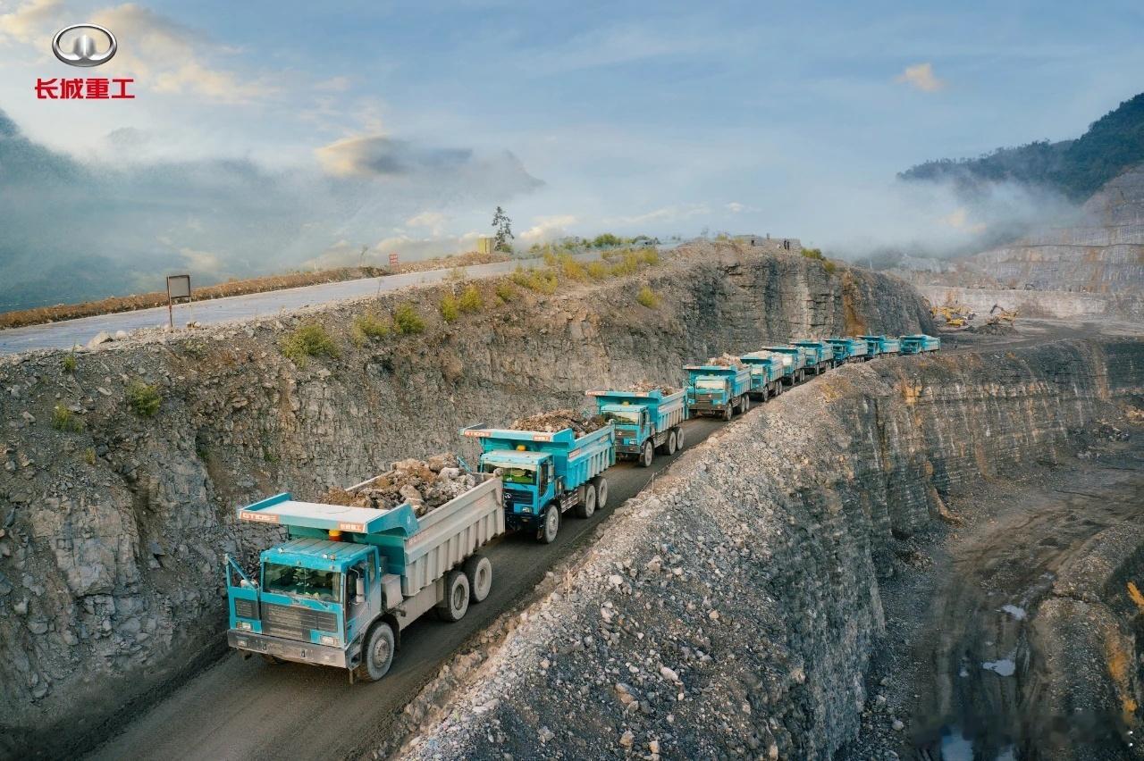 长城重工10台GT105E电动宽体车批量交付宜宾华福双三水泥该矿区重载下坡工况，