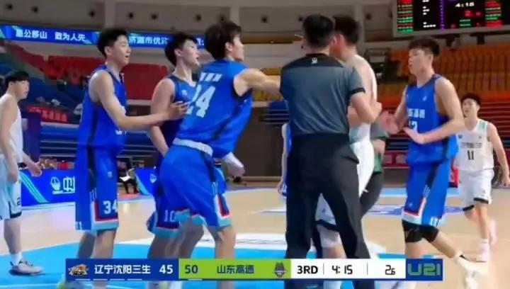 媒体人：涨球的三年被停赛 想走篮球这条路孩子们出国锻炼吧
半数辽宁自媒体大赞张俊
