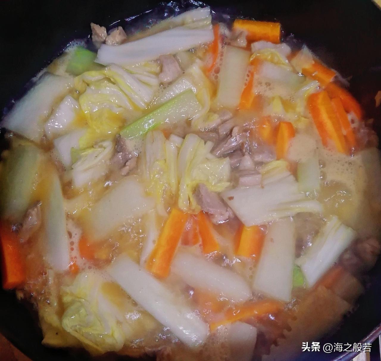 笔耕不辍，厨房不冷，没有人生来就会做饭。

在我这里，万物皆可炖，只要能炖。
胡