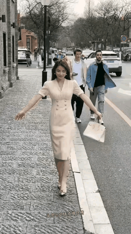 姑娘，你这眼神，太花痴了…
