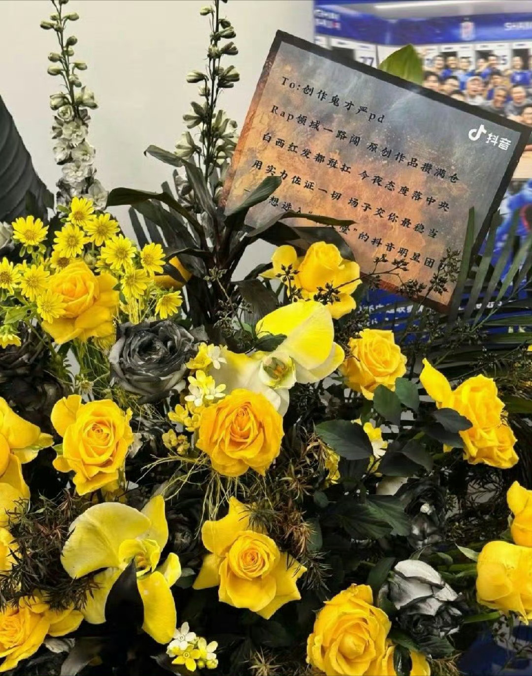 To：创作鬼才严pdRap领域一路闯 原创作品攒满仓白西红发都敢扛 今夜态度落中