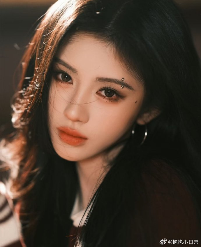 华天崎60秒回顾鞠婧祎妆容看完60秒妆容回顾太感慨了，华天崎这一年给鞠婧祎做的妆