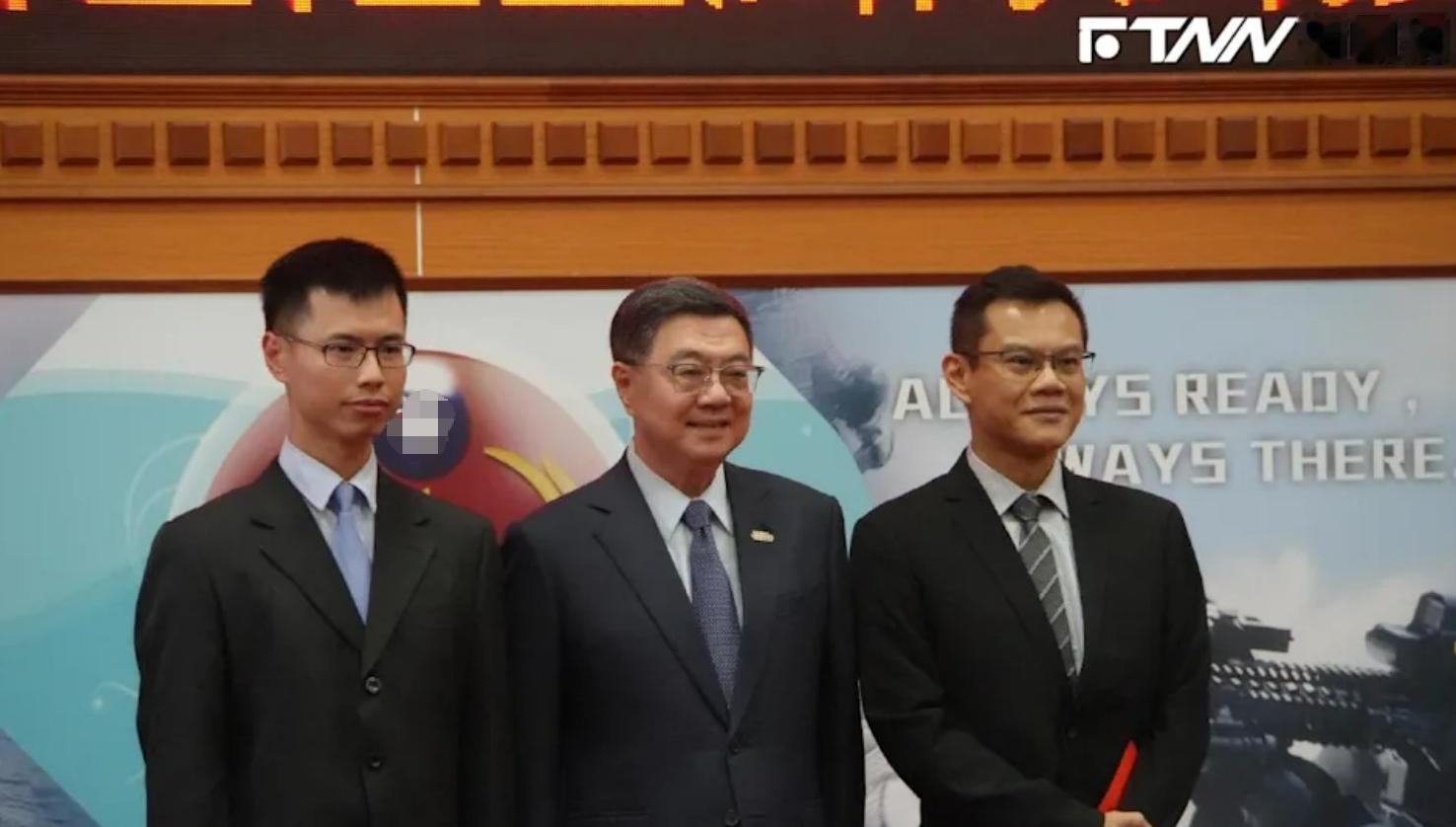 台伪举行在所谓的“缉获大宗毒品成果”记者会上，公然“表彰”10月1日对我无辜海钓