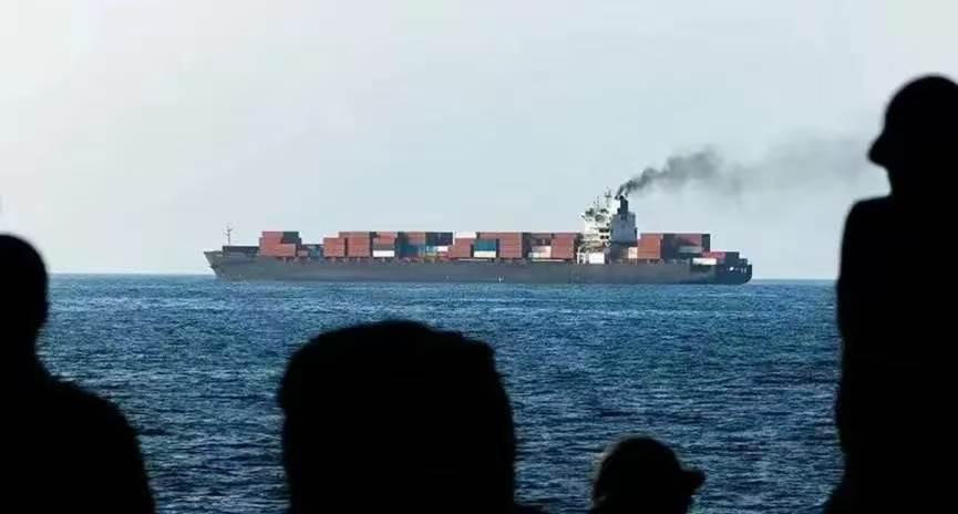 美国最大的失败就是封锁了霍尔木兹海峡，此举是下了一步臭棋，最终把自己拖死，搬石头