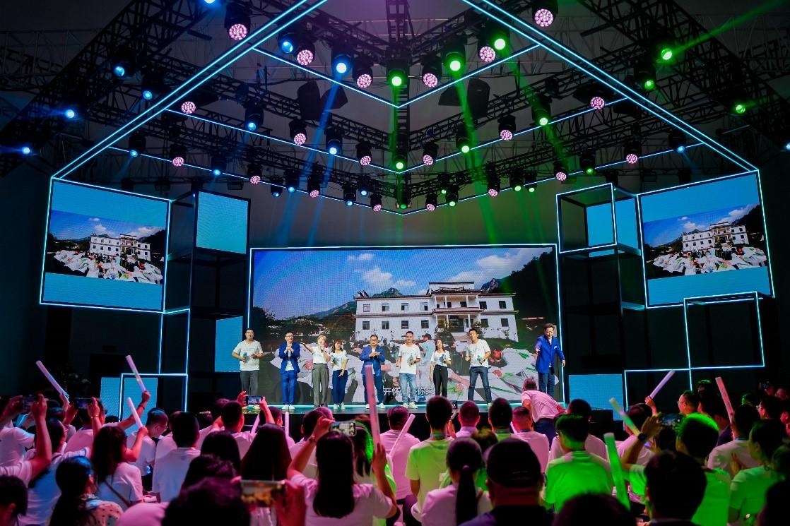 上汽大众2023 ID.嘉年华开幕，活动可以看作一场“低碳主题的用户派对”。与此