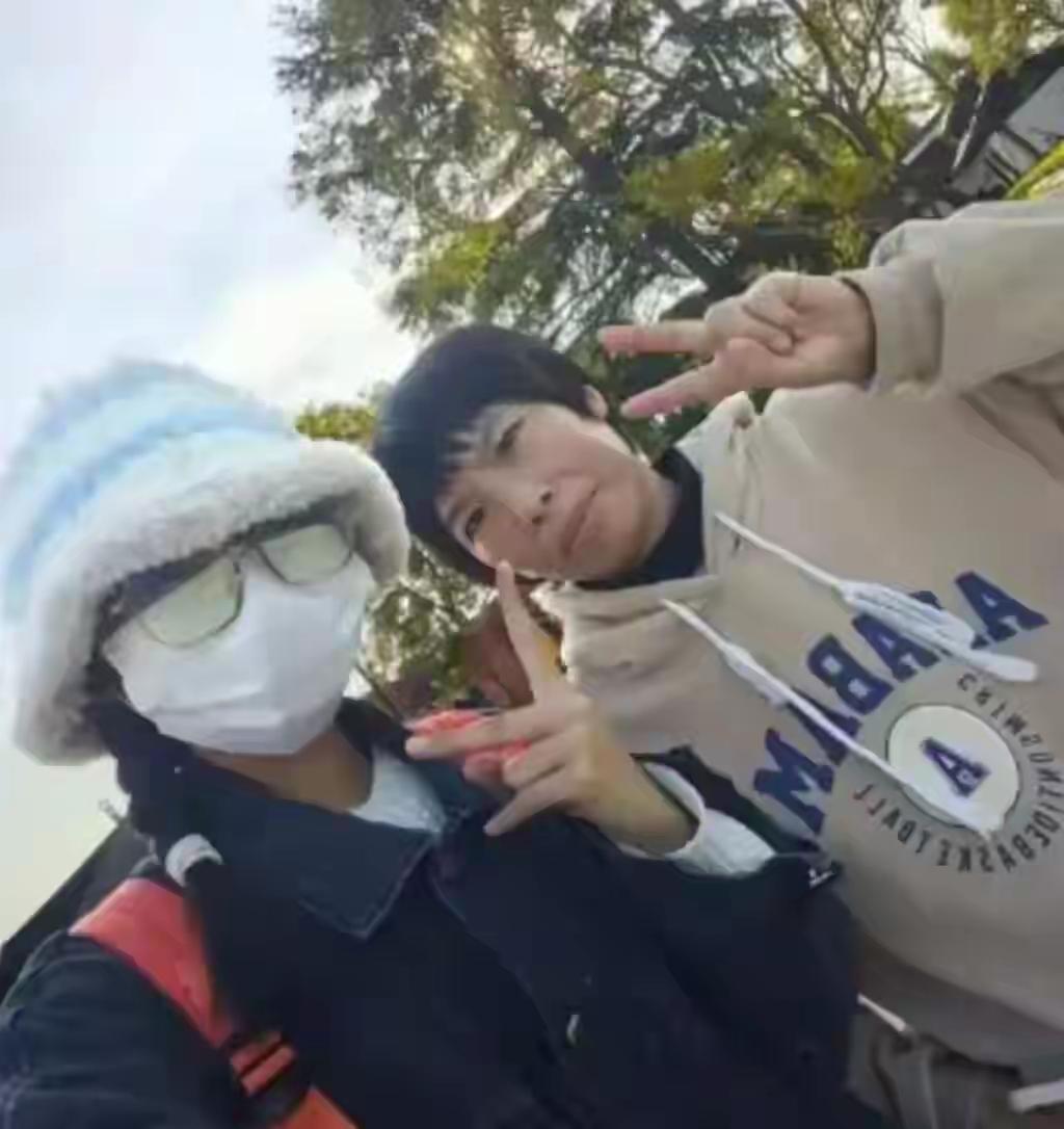 本是照顾患癌母亲两年，边复习边考研，没想到上岸后自己也确诊癌症，化疗13次，虽然