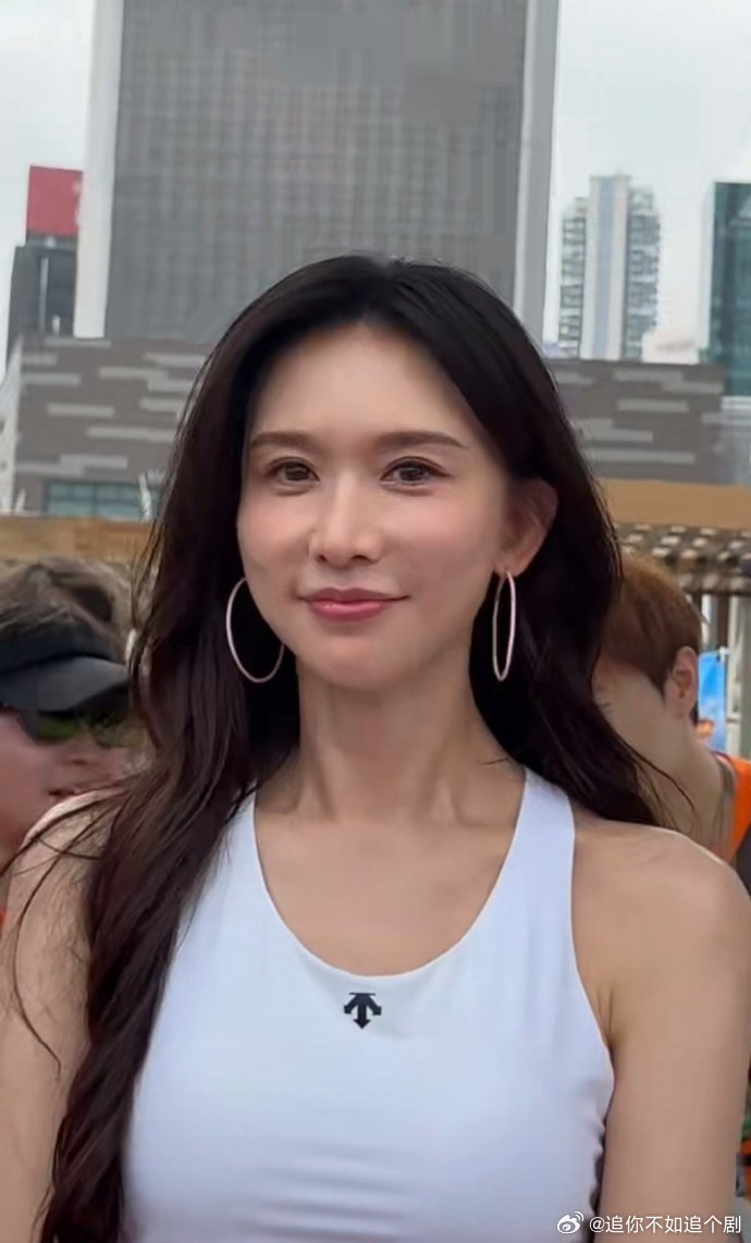 张朝阳林志玲马拉松连线张朝阳一句 “跑步让人越来越美”，直接把春日运动的道理讲明