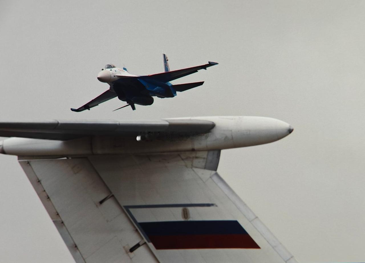 飞天小妞marica 苏-35已具备伊尔76垂尾滑跃起飞的能力！！