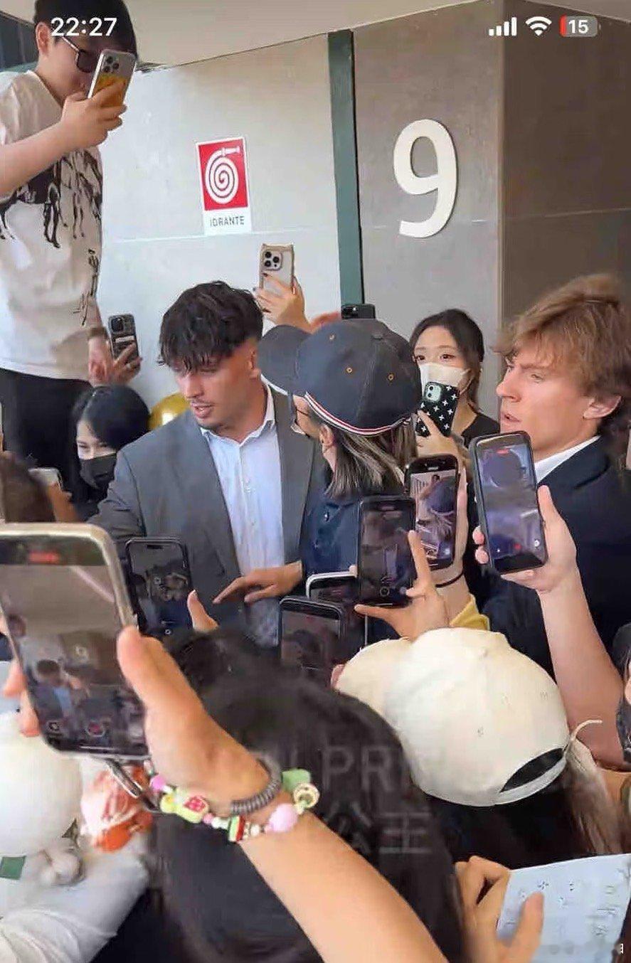 大半夜刷到笑出猪叫声蔡徐坤
