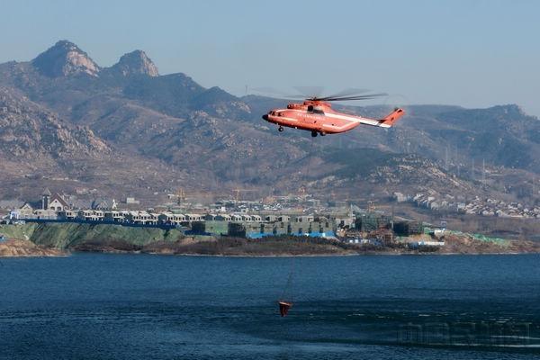 刚刚，一架米26从我头顶飞过，看得清清楚楚，超级无敌大，跟中型c919客机体型差