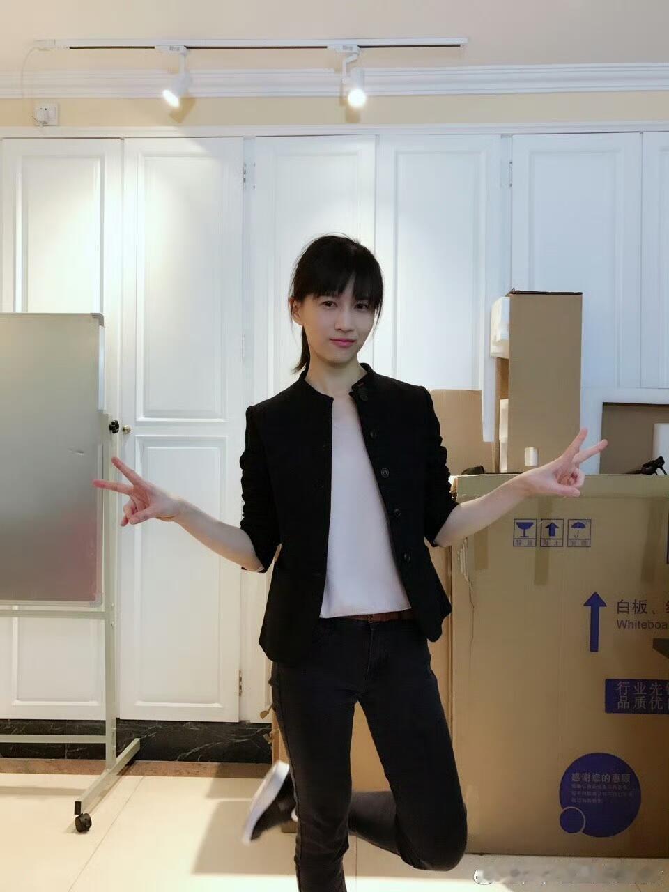 戴军靠完李静靠papi 李雪琴讲戴军这段真的太好笑了，她说当年有人问李静，《超级