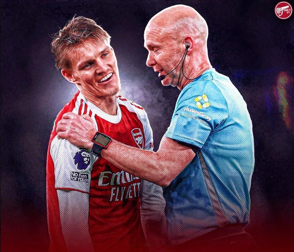 泰勒将执法阿森纳客战曼城的比赛，数据统计，泰勒执法的最近9场阿森纳的比赛，枪手只