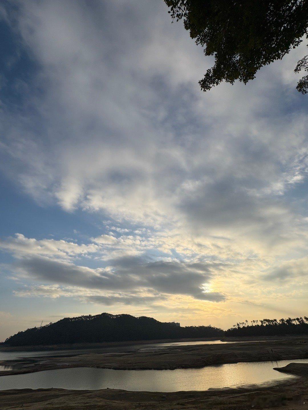 自我太强大的人，什么都要，欲望太强，要成功，要爱情，要金钱………张口闭口“我”“