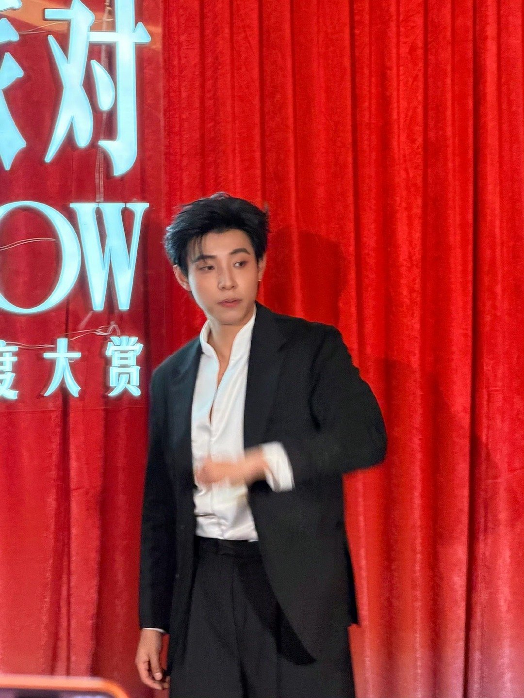 马小宇浑身上下高冷的只有外套笑死了啊！还得是我们马小宇啊！浑身上下高冷的只有外套