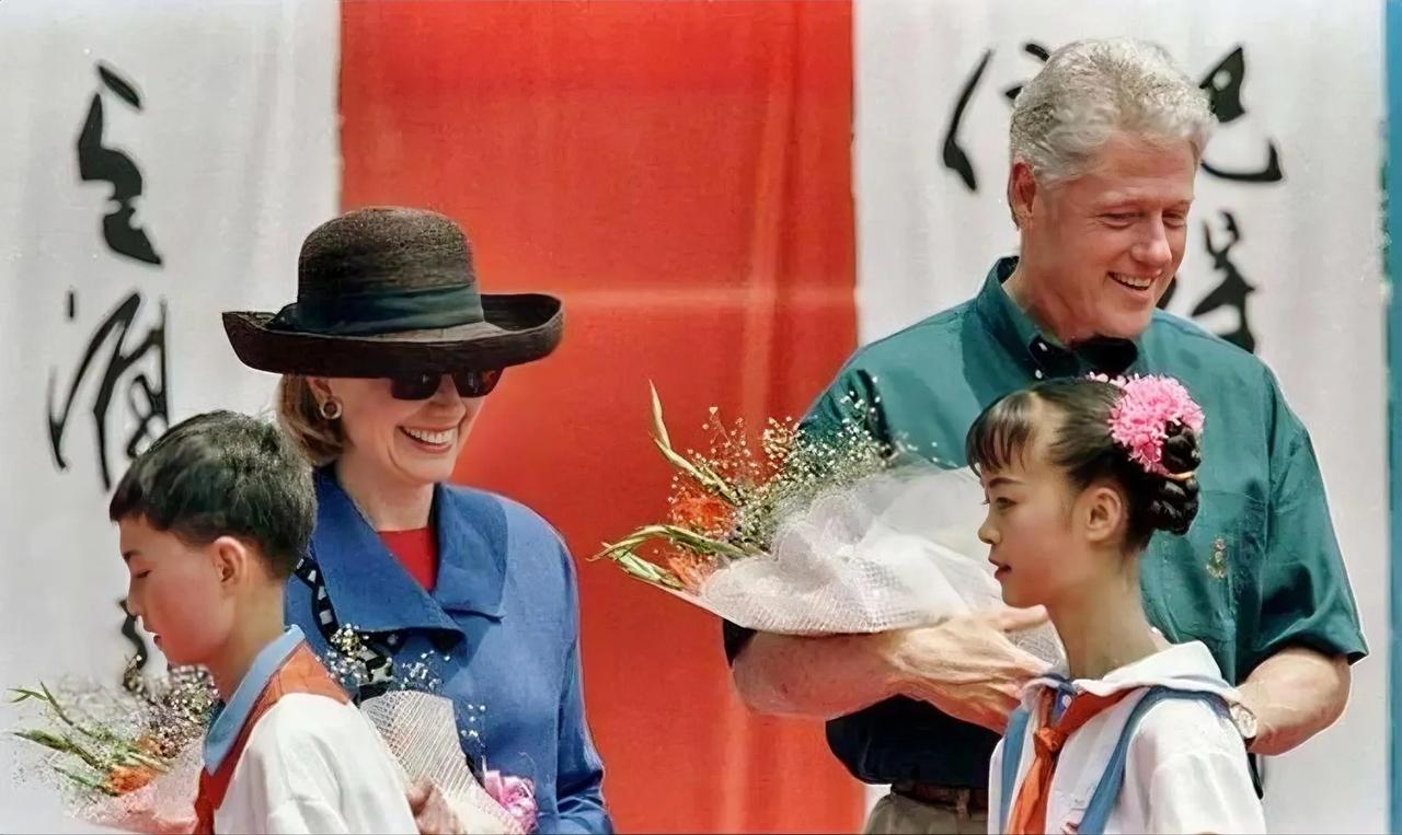 1998 年 6 月 25 日，美国总统克林顿抵达中国西安，开始了为期 9 天的