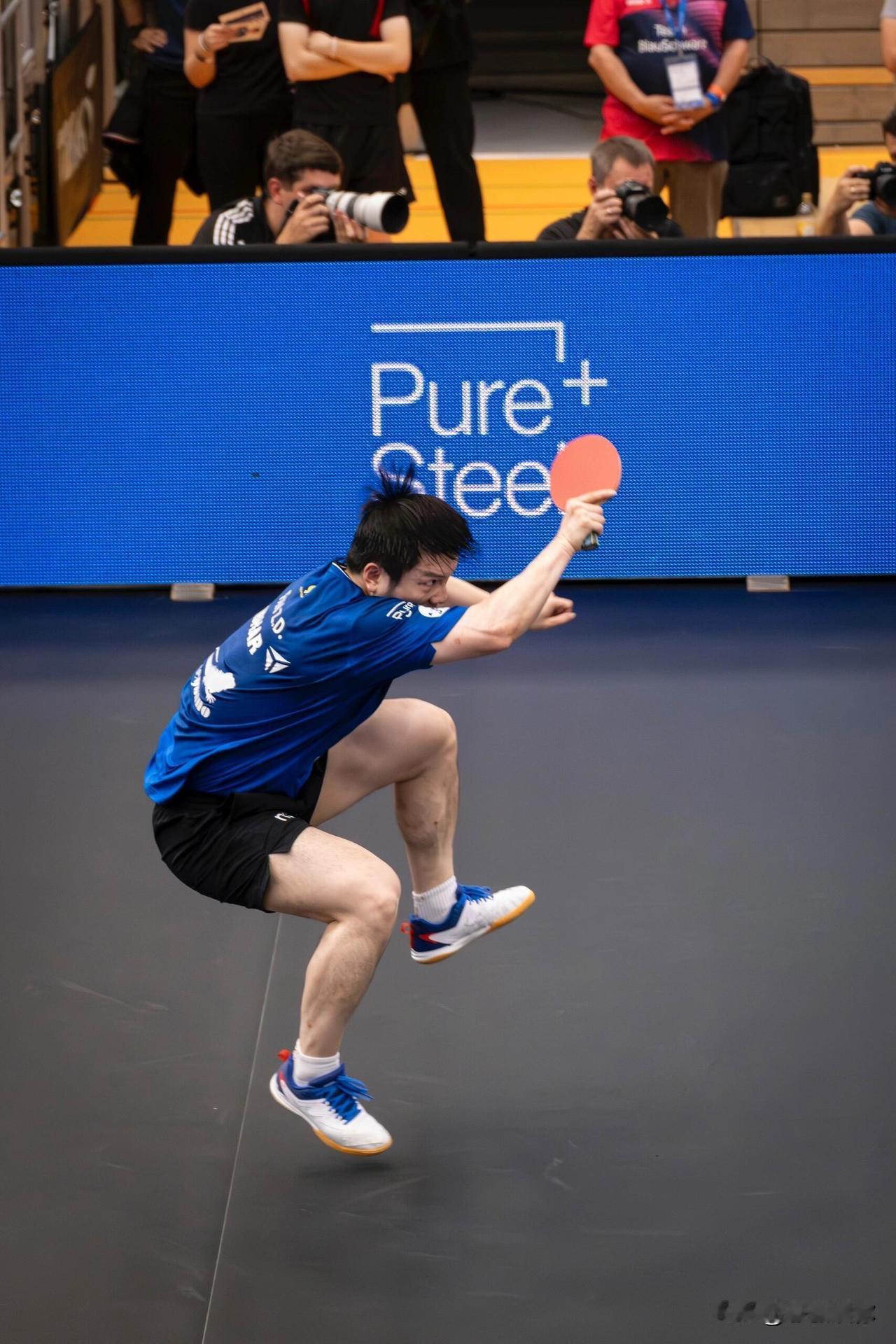 苦难就是苦难，它不是一件好事。苦难并不使人高贵，苦难并不会带来卓越，苦难不会自动