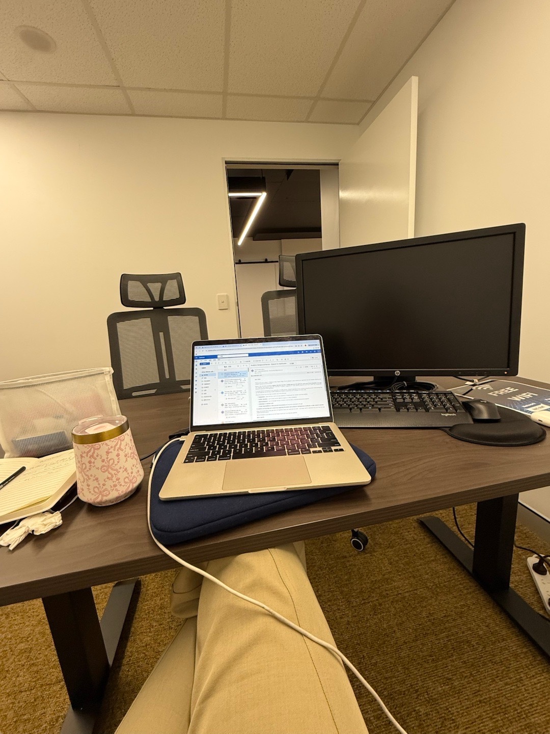 一个人拖了三十多公斤的东西来布里斯班上班有独立办公室了，在会开车 简直完美！ 每