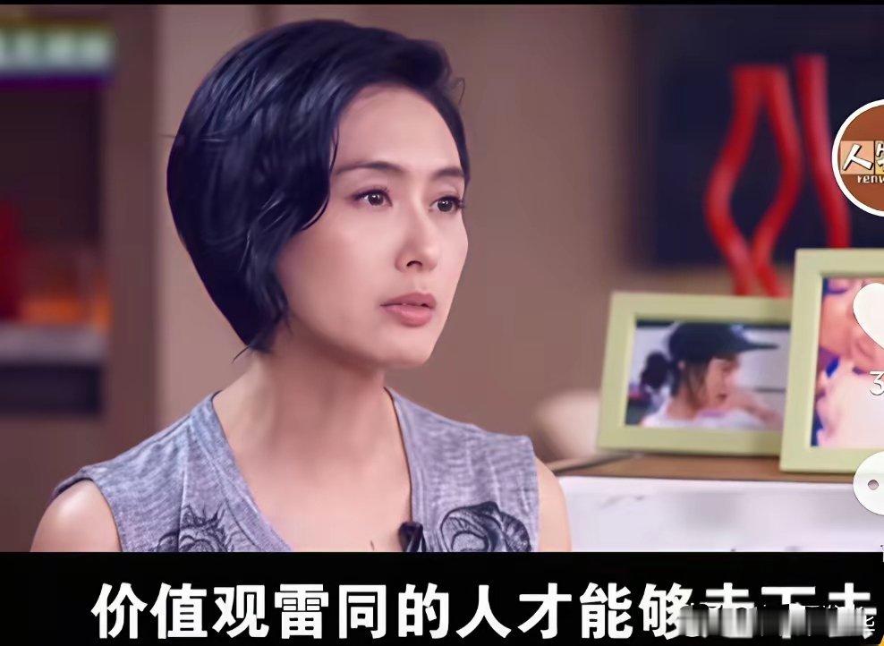 有人问朱茵当年为什么和周星驰分手，她说：“一个小事情对于我来说，我觉得很大这样，