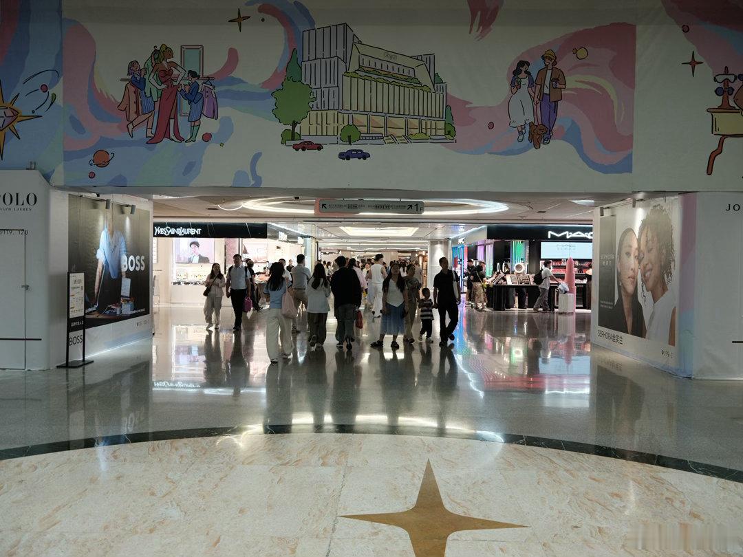 广州天环广场的夜时光天环广场广州·天环广场 富士GF35-70 广州·乐意居花苑