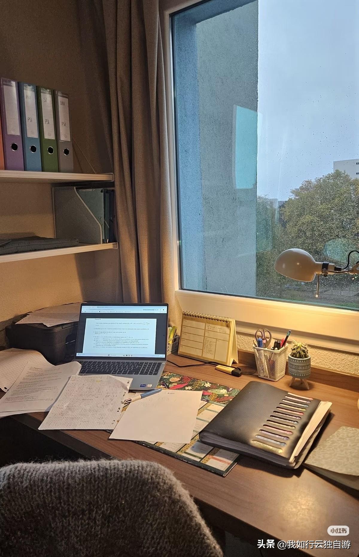 国外学习博主的书桌书桌
