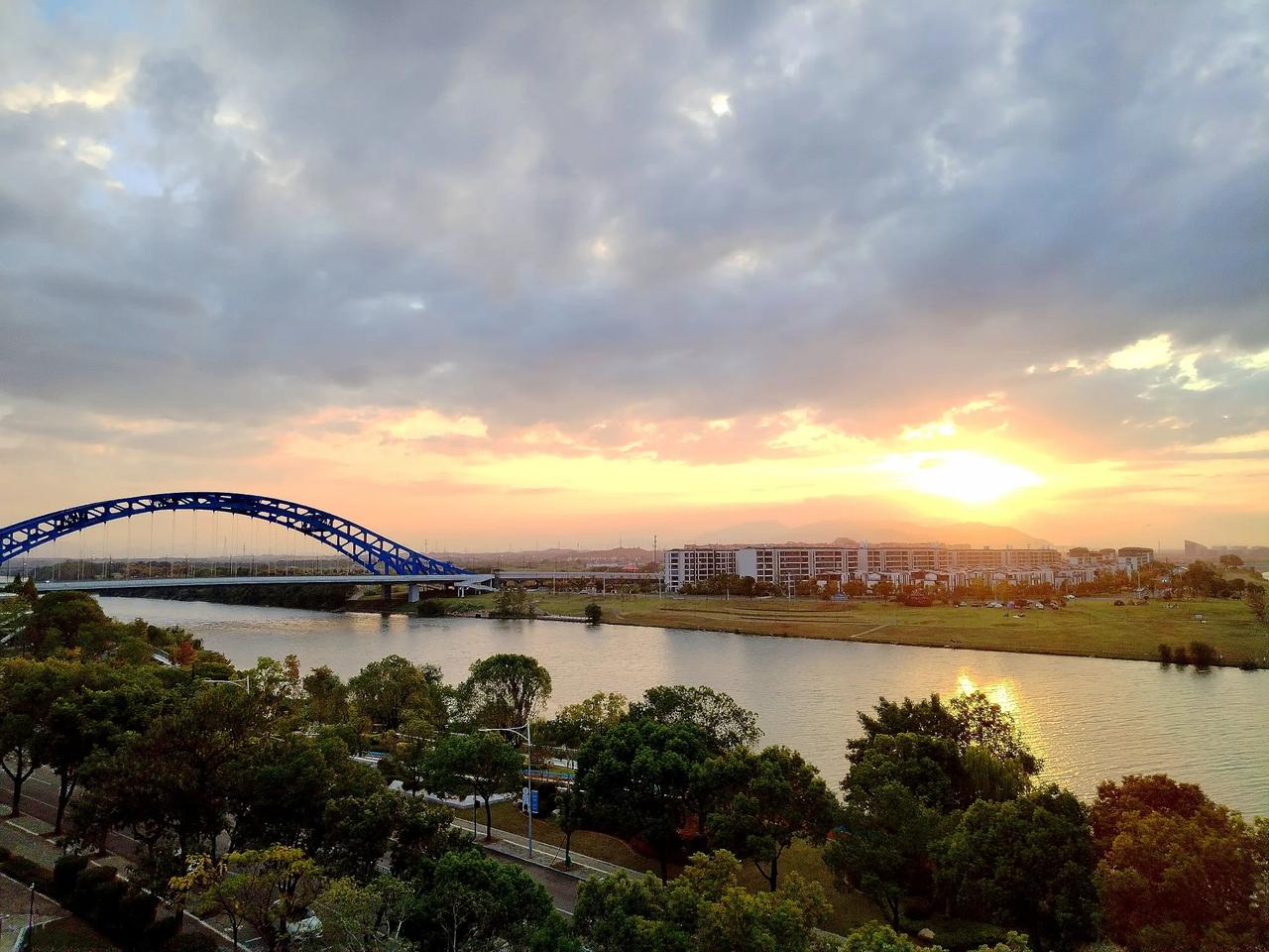 养老金就是年轻的自己[呲牙]
给年迈的自己发工资[鼓掌]
一场跨越几十年的浪漫❤