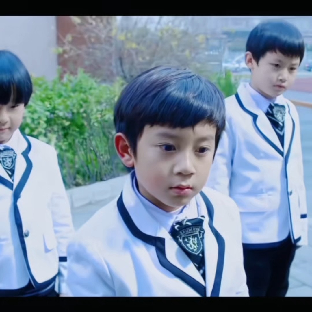 沐然从小就爱研究眼神戏 