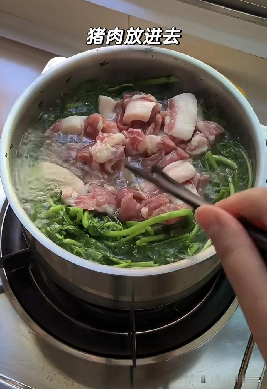广东人煮的这锅汤，外省朋友看完直接“退避三舍”
 
广东朋友煮的汤，这个北方人直