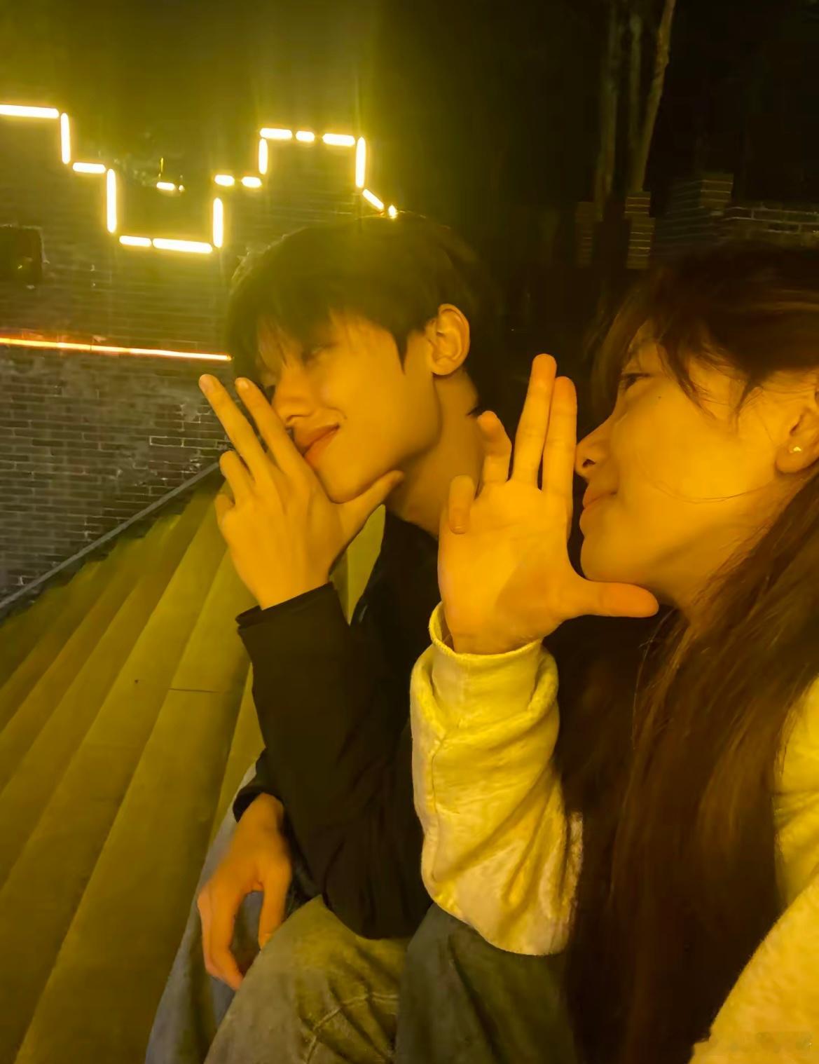 爱就是陪你一起搞怪 ​​​