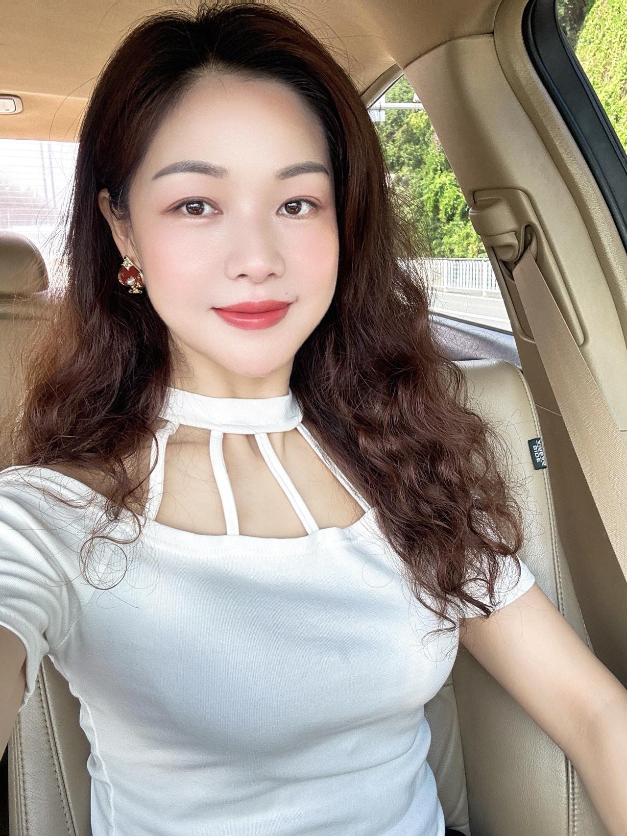 生活可以忙，可以累，但不可以不开心，笑在生活，美在善良，乐在知足，福在健康。保持