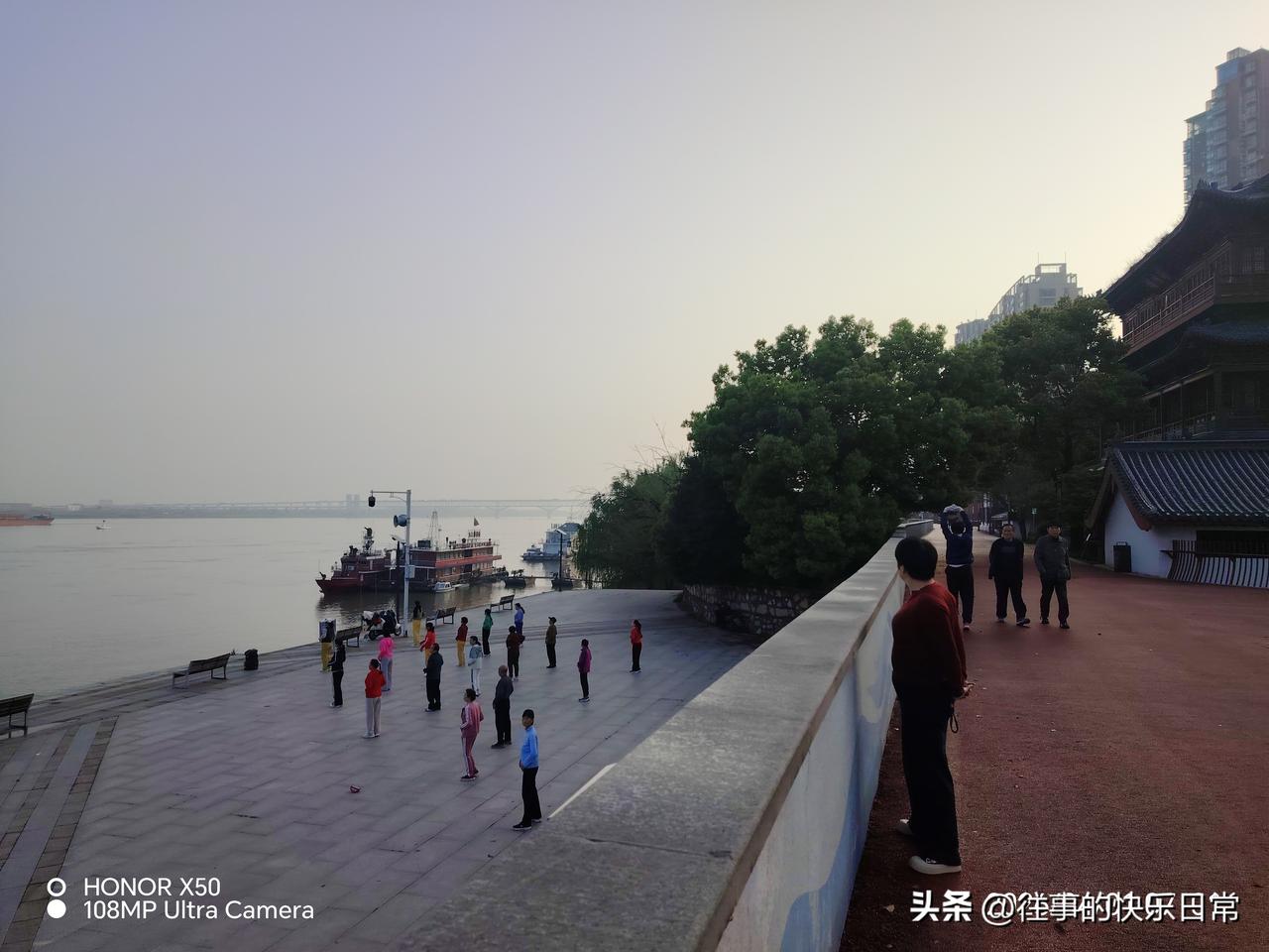 记录我的20264月1日长江岸边晨练打卡分享运动快乐“记录我的2026”