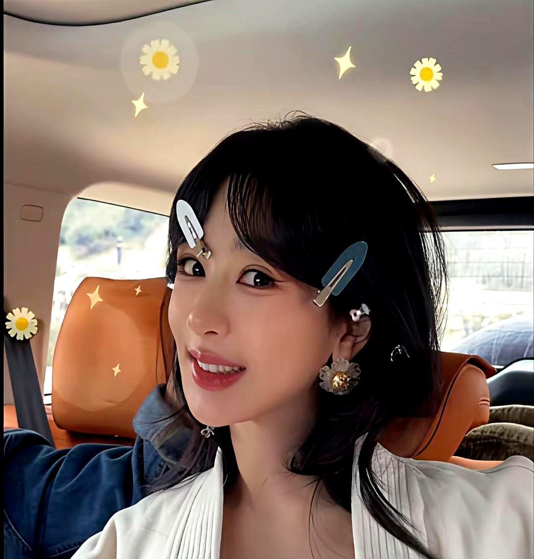 肖战拍完《小城良方》，没歇着，粉丝先替他演完了《十日终焉》。
弹幕刷成弹幕海，一