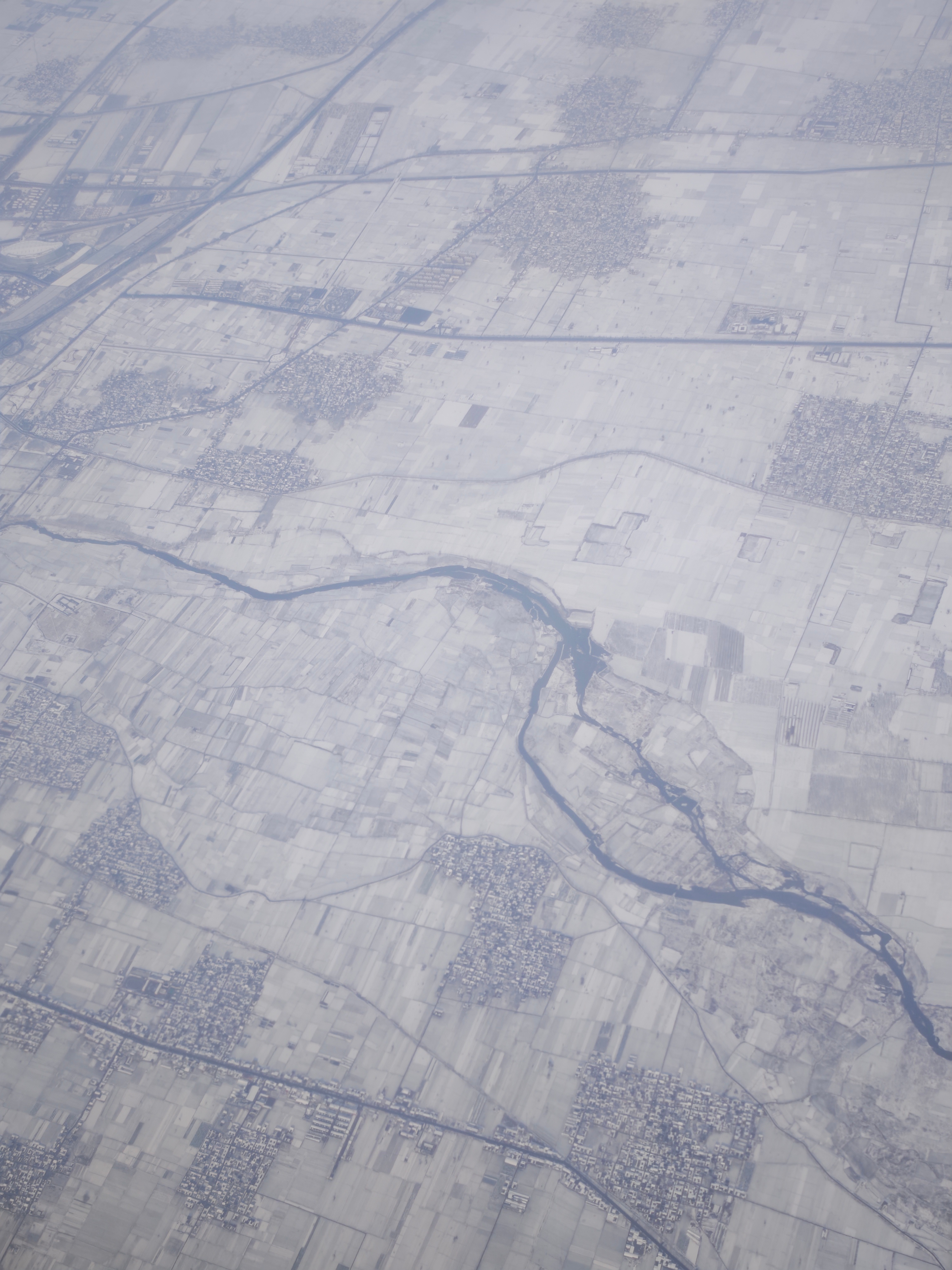 这次北方的大雪够猛，有点千里冰封的意思了，从山东飞到华山快到秦岭，也就是西安附近