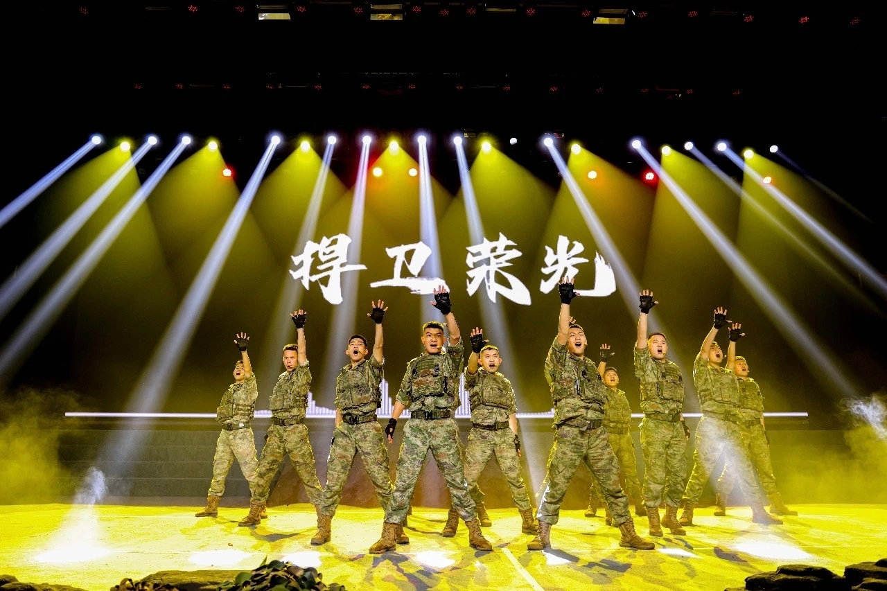 空降兵军黄继光部队，看上去这是同时整了猛虎营和红隼两种PC背心。