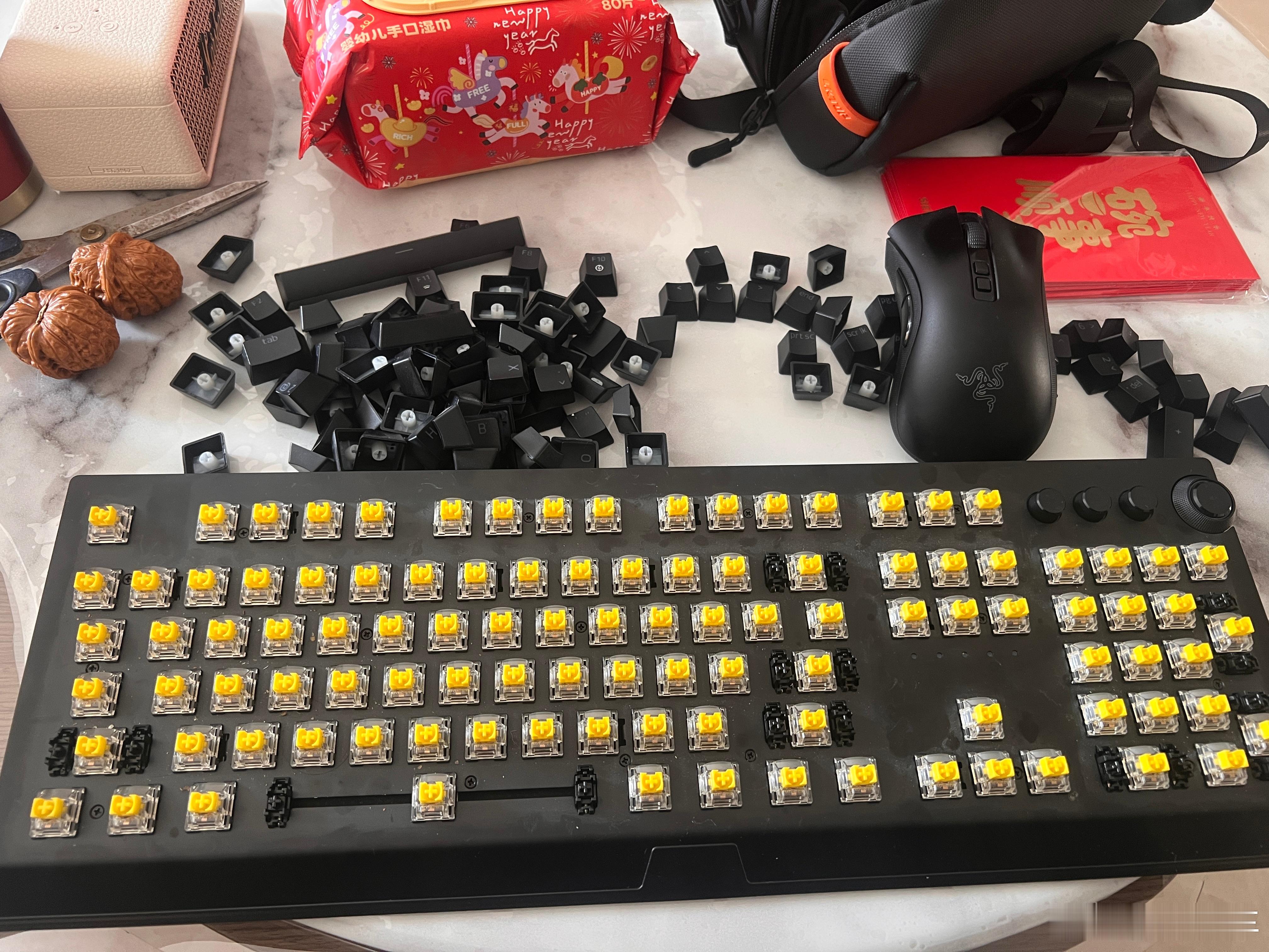 又到了每年一度清理键盘鼠标对日子了！给大家强烈安利，雷神这套键盘鼠标！巨好用！！