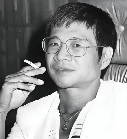1957年，倪聪在内蒙古当公安，因养狗咬了领导、拆木桥烤火被判重刑。走投无路之下