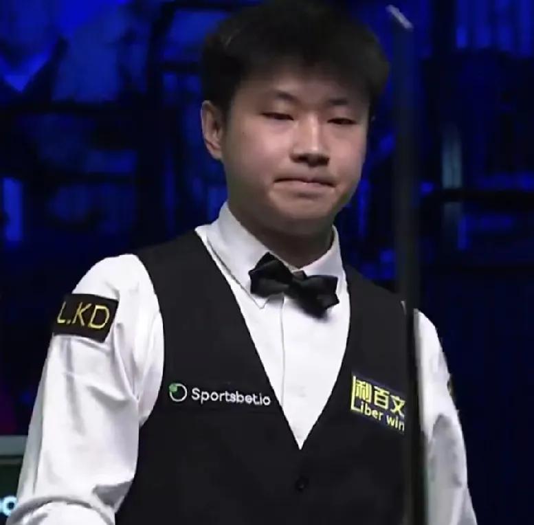 90-15，休息归来，赵心童再下一城，大比分5-0领先。
这局开局，先是希金斯做