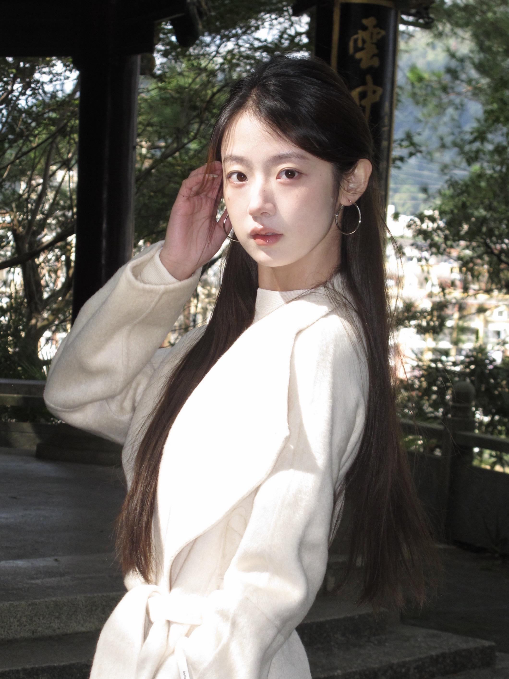 人会因为嘴硬而失去很多东西 也会因为心软而受到很多委屈